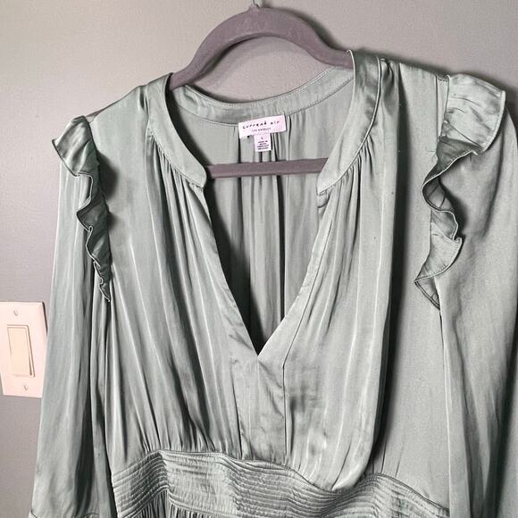 Current Air Silky Green Pleated Vneck Dress. Size Med. Great condition. - Picture 3 of 7